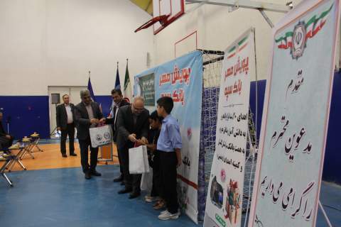 بامشارکت بانک سپه 520  بسته لوازم التحریر به دانش آموزان مناطق کم برخوردارگلستانی اهداء شد 