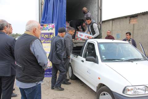 4/5 تن گوشت گوسفندی بین مددجویان پرعائله ساکن مناطق محروم گلستان توزیع شد.